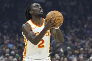 打回來(lái)了！基頓·華萊士連中三分 老鷹填平19分大坑追平馬刺