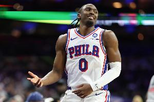 抗造！馬克西目前場(chǎng)均出戰40.6分鐘大幅領(lǐng)跑 場(chǎng)均得分33.4分第二