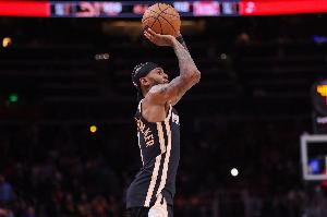 高難度！亞歷山大·沃克滯空上籃得手 老鷹完成9-2攻擊波反超馬刺