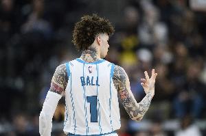 愿意離隊！三球本賽季場(chǎng)均21.6分6.9板9.6助 命中率創(chuàng  )生涯新低