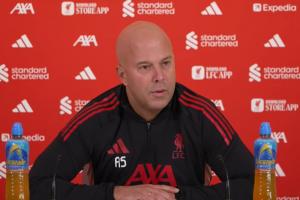 爭冠？斯洛特：我說(shuō)了很多次目前不考慮這個(gè)，和上賽季領(lǐng)跑時(shí)一樣