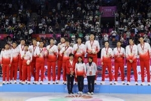 填空題！杜鋒曬廣東籃球各級別隊伍全運會(huì )奪金合影：廣東___??！