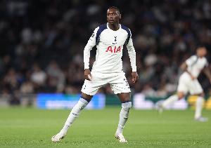 電訊報：科洛·穆阿尼佩戴定制面具訓練，未知他是否能出戰阿森納