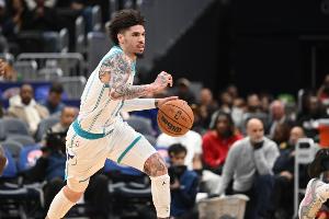 名記：黃蜂不急于交易三球 想先觀(guān)察他跟幾名潛力新秀搭檔的效果