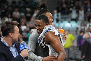 ?？怂梗何覀儸F在用的是全新陣容 需要快速磨合到位