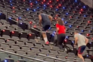 船記：哈登總是訓練結束后加練到最后 常常持續一小時(shí)以上