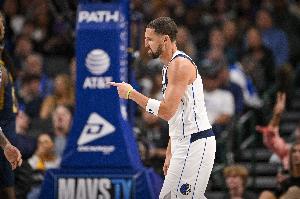 沒(méi)準星！克萊半場(chǎng)7投僅2中拿到5分 三分5中1