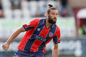 太陽(yáng)報：卡羅爾因駕車(chē)時(shí)用手機被判扣6分，罰款和訴訟費1052鎊