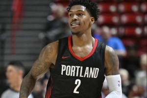 不手軟！凱萊布·樂(lè )?？瘴蝗忠患┬?開(kāi)拓者仍領(lǐng)先勇士4分