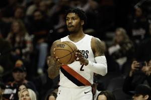 你這不講道理呀！凱萊布·樂(lè )福末節連中關(guān)鍵三分 砍生涯新高26分