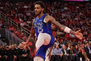 我來(lái)當家！PJ·華盛頓上半場(chǎng)8中5得14分4板1助1斷 三分5中3