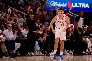 謝潑德：暫停后我按范弗里特指導照做 果然就投進(jìn)三分了