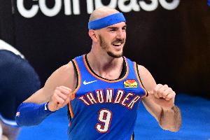 正負值+29并列最高！卡魯索18分鐘5中4拿到11分3助 三分3中2