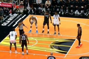 嚇人呀！鄧恩空切單臂要隔扣被戈貝爾犯規 平拍在地好在無(wú)礙