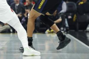 庫里比賽穿李寧！這是他離開(kāi)UA后首次在比賽中穿的非UA鞋！