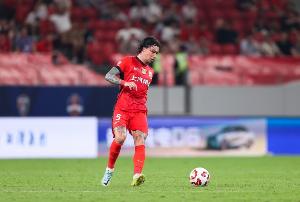 冠軍圣體??36歲老將張琳芃奪第11座中超冠軍！生涯20冠！致敬！