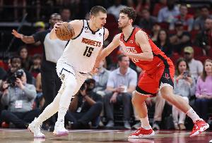 解說(shuō)：火箭應豐富謝潑德戲份 約基奇向申京證明他還有很長(cháng)路要走