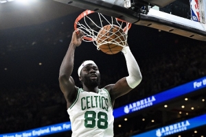 力拔山兮！安芬尼·西蒙斯遭包夾送妙傳 科塔單臂隔扣力道十足