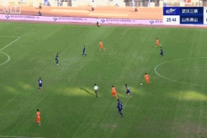 進(jìn)球無(wú)效！瓦科接直塞左腳推射破門(mén)，邊裁舉旗示意越位