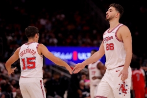 解說(shuō)：約基奇點(diǎn)對點(diǎn)教育申京 謝潑德已成長(cháng)為能改變比賽走勢球員