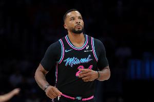 真大腿！鮑威爾半場(chǎng)10中5拿下15分2板1助1斷 次節10分