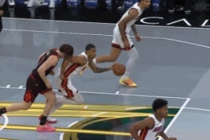 喝涼水都塞牙！公牛落后40多分 吉迪又被凱沙·約翰遜無(wú)意肘到