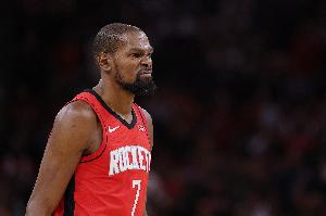 支撐！杜蘭特打滿(mǎn)首節6中3拿到6分2板2斷1帽 得分占全隊一半