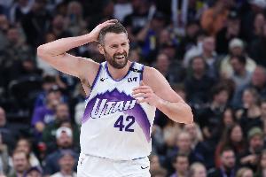 老夫聊發(fā)少年狂！樂(lè )福替補上來(lái)連中三記三分球打停雷霆