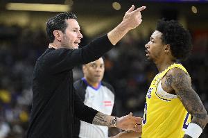 尼克·史密斯：在黃蜂時(shí)被教導別犯規 但來(lái)湖人后你得有身體對抗