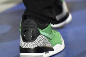 球鞋自由市場(chǎng)大魚(yú)！庫里上腳經(jīng)典俄勒岡配色Air Jordan 3 PE球鞋