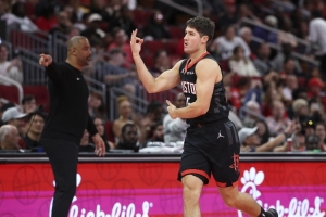 近6場(chǎng)場(chǎng)均15分命中率過(guò)半！攻防均有進(jìn)步的謝潑德已成完美拼圖？