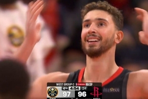 太快了！申京攻防兩端連續3次犯規 瞬間也累計5犯在身