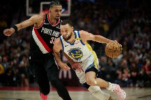 攻守兼備！卡馬拉全場(chǎng)追庫里 11中7拿到20分7板&其中5前場(chǎng)板