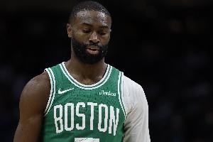 首節火熱次節遇冷！杰倫·布朗半場(chǎng)9中4 得到11分5板3助2斷