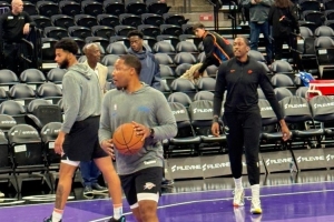 這是我們的？狀元大熱AJ·迪班薩觀(guān)戰雷霆 后者有快船明年首輪簽