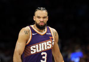 狄龍加盟太陽(yáng)后已至少得到200分&25記三分！隊史達成此數據最快