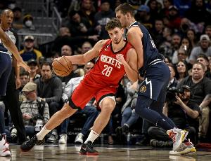 烏度卡：傳球 單打和低位進(jìn)攻能力 申京與約基奇在很多方面都相似