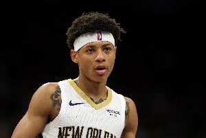 率先發(fā)力！費爾斯首節4中4獨得11分3斷 三分3中3