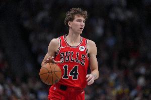 公牛官方：布澤利斯和達倫·特里因傷退賽 本場(chǎng)比賽不會(huì )回歸