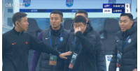 不滿(mǎn)判罰！津門(mén)虎教練組向裁判抗議阿蘇埃此前的搶斷