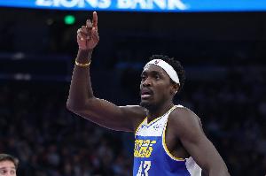 挑大梁！西亞卡姆半場(chǎng)9中6拿到全隊最高16分6板 三分4中2