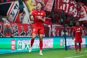 脫胎換骨！劉若釩加盟海港首賽季5球6助+奪冠，此前長(cháng)達2年進(jìn)球荒