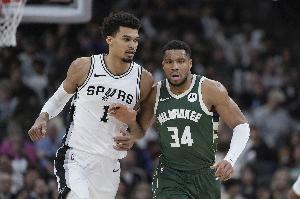 傷病如潮！美記：昨天的四場(chǎng)比賽里每個(gè)隊都有全明星球員缺陣