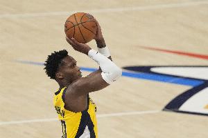 后場(chǎng)雙槍?zhuān)●R瑟林&內姆哈德半場(chǎng)合計18中10拿下28分