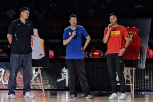 楊毅：大郅有阿聯(lián)身體素質(zhì)那可了不得 他和司機誰(shuí)首發(fā)就不好說(shuō)了