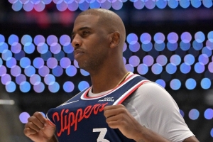 彩虹球衣！保羅效力過(guò)球隊：黃蜂 快船 火箭 雷霆 太陽(yáng) 勇士 馬刺