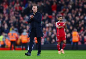 主動(dòng)攬責！斯洛特：在安菲爾德輸0-3不常見(jiàn)，球迷提前退場(chǎng)也正常