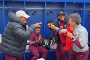 慶祝中超三連冠！海港外援賽后更衣室跳舞