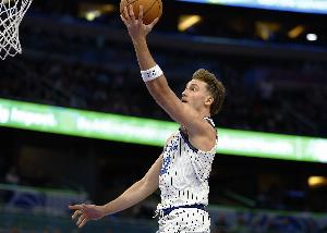 小瓦：球隊在尋找最佳出手機會(huì )方面做得很好 今天我們的進(jìn)攻很棒