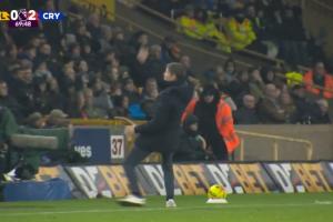 6分鐘2球升英超第4！格拉斯納喜感慶祝差點(diǎn)滑倒 順勢轉圈握拳鼓勁